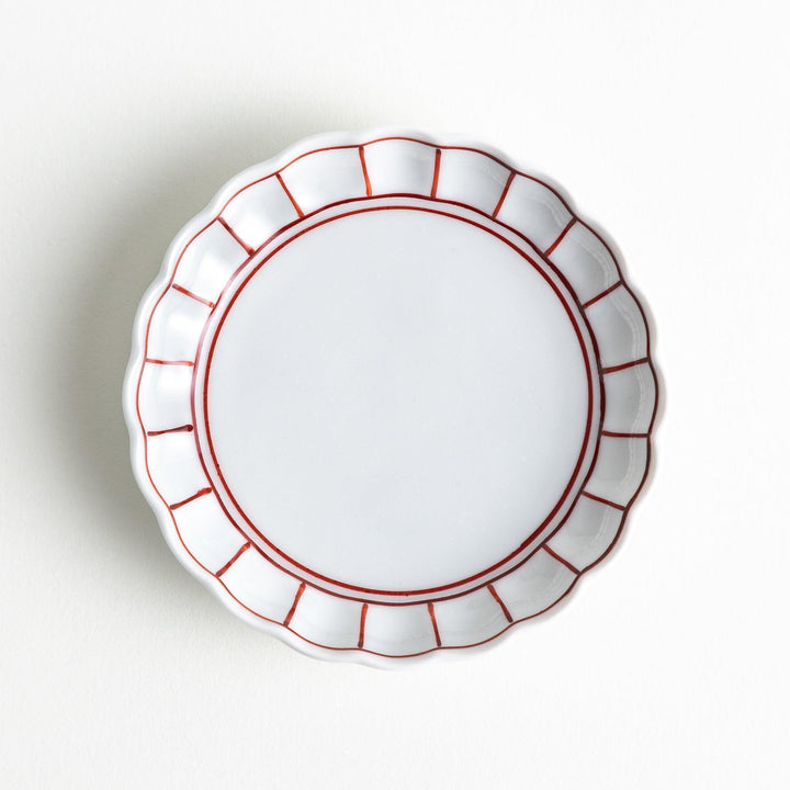 White sauce dish with scalloped edges, outlined in a thin blue or red line.