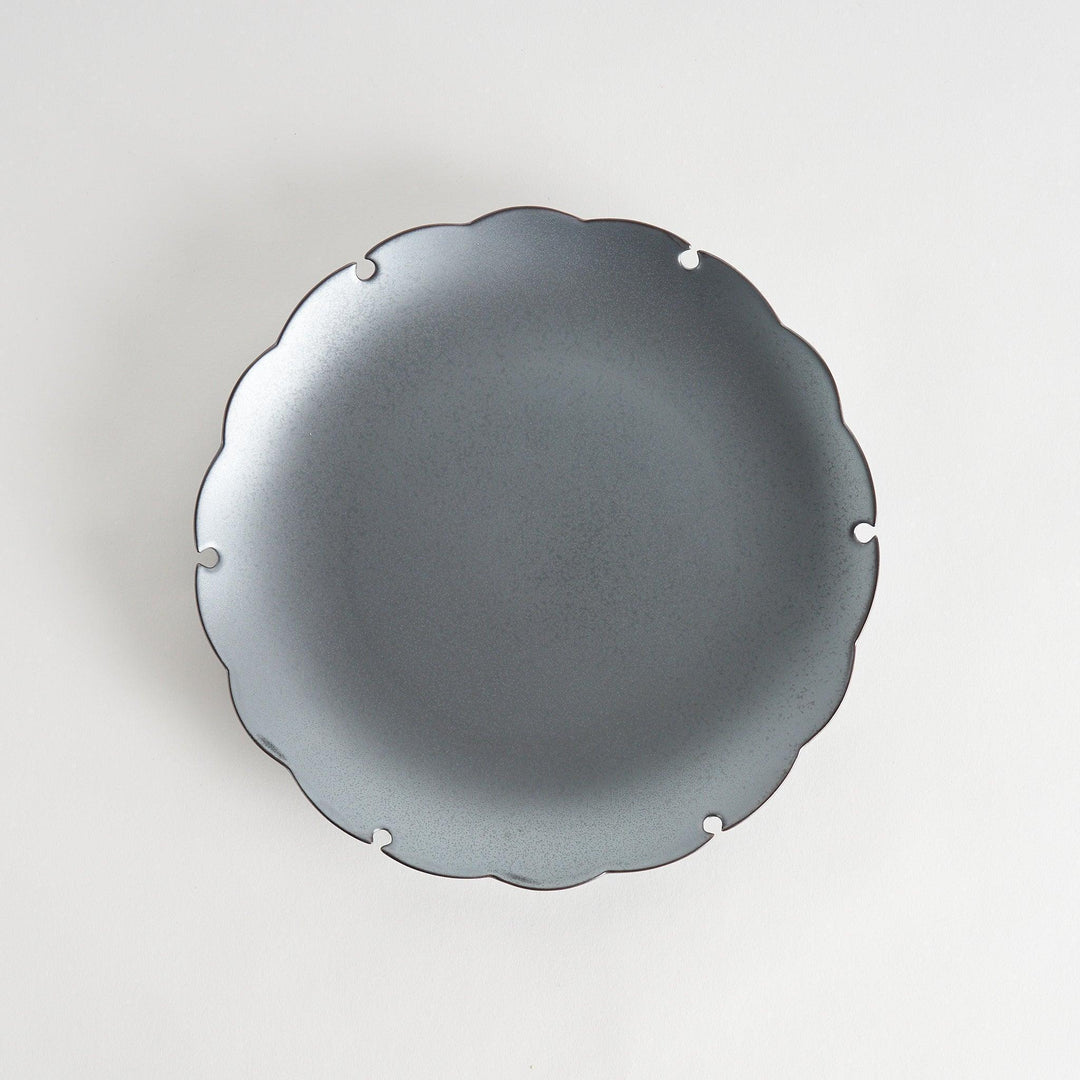 Ceramic dinner plates with scalloped edges, available in black and white.