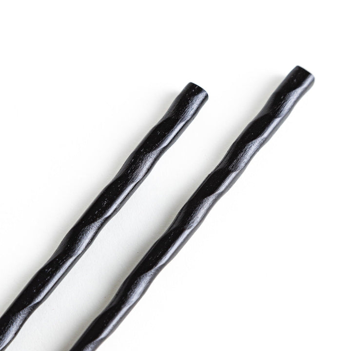 A pair of lacquered chopsticks with a carved, textured surface for a better grip and elegant presentation. Available in black or red.